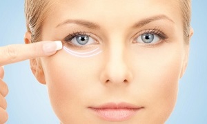 процедури за подмладяване на кожата около очите